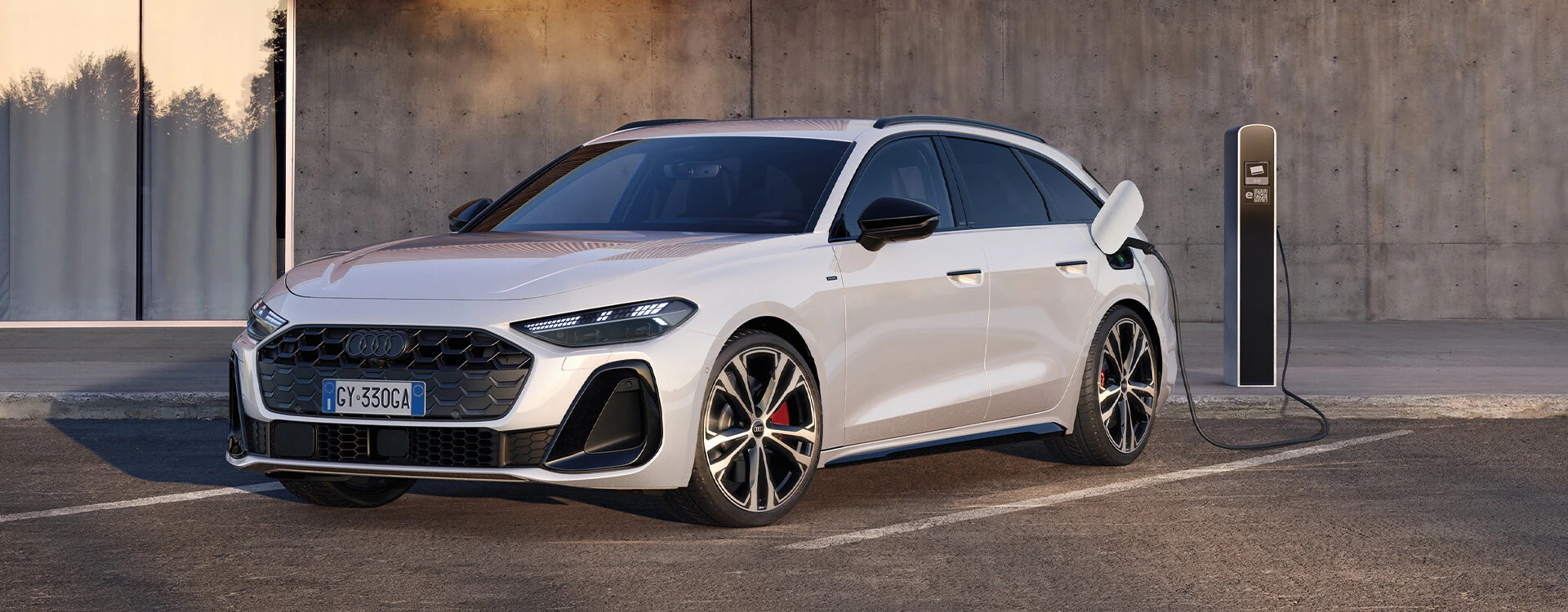 Nuova Audi A5 Avant S line edition e-hybrid 220 kW.