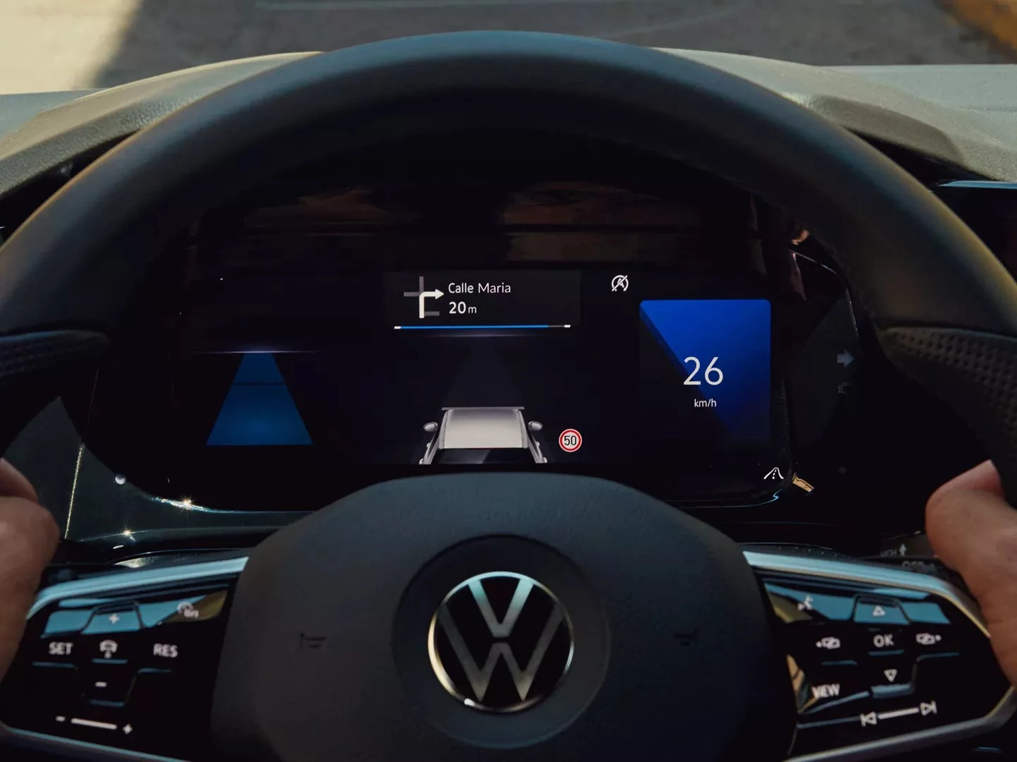 Volkswagen Golf 8 Monza Brianza display