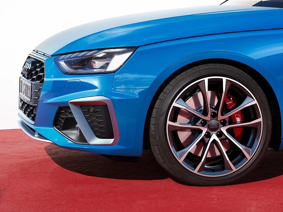 Audi S4 1 (1)