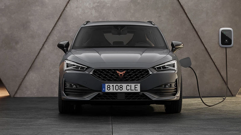 Cupra Leon Sportstourer Milano Monza Brianza ricarica